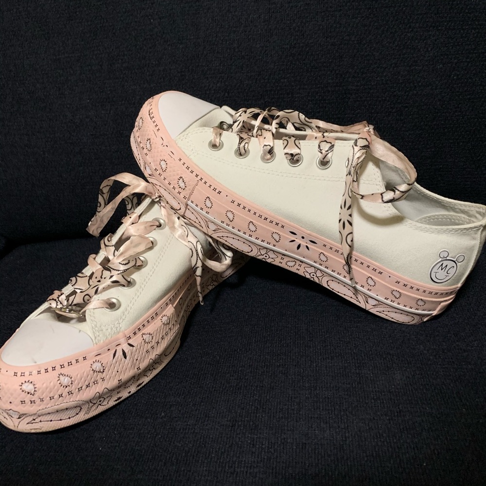 Miley Cyrus Converse
